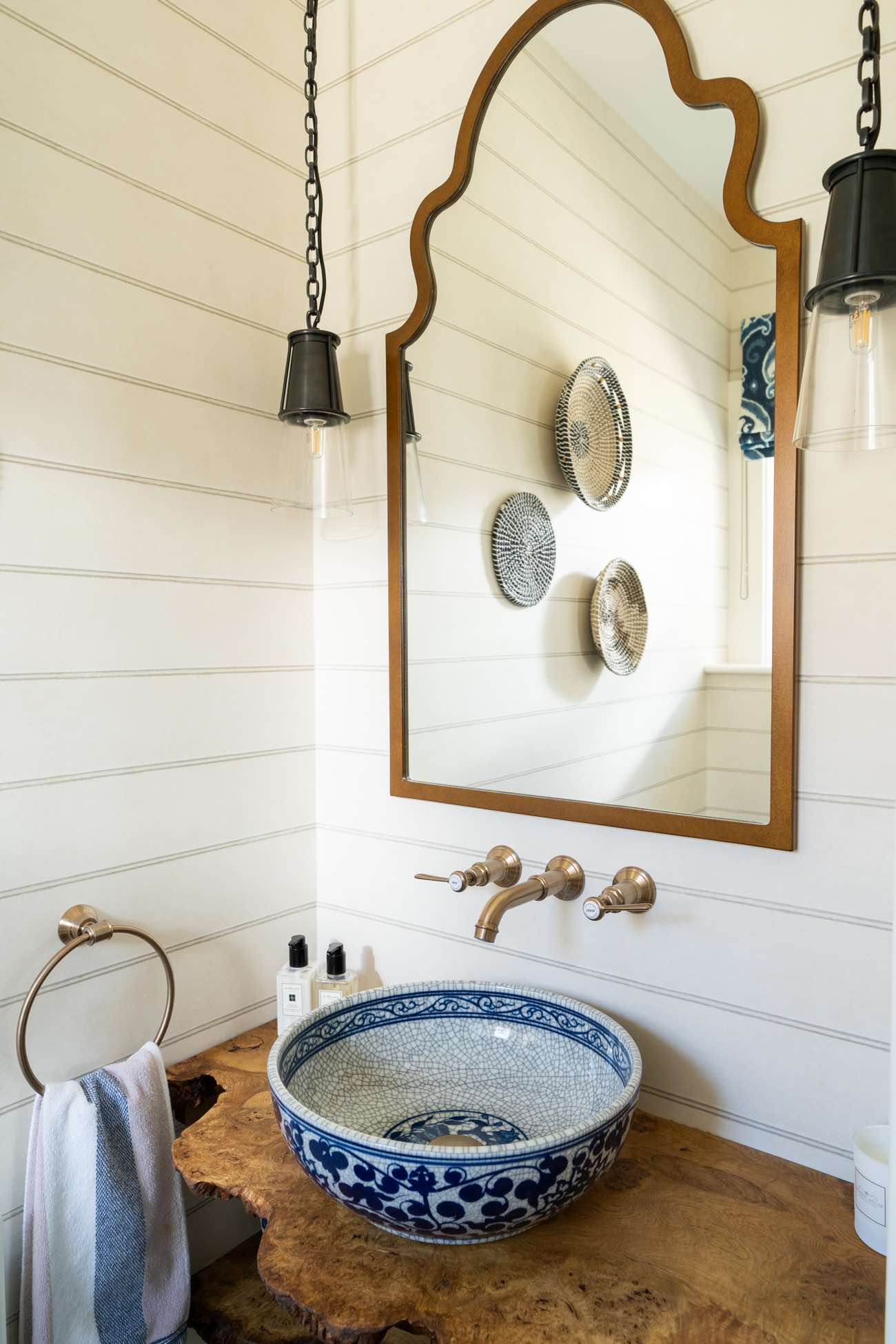 Bathroom mirror and basin